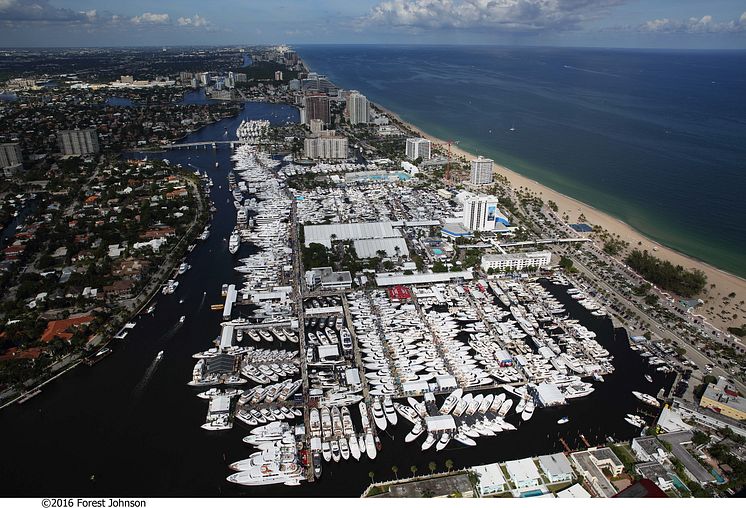 High Res Image - Cox Powertrain - Fort Lauderdale International Boat Show - courtesy of  Forest John