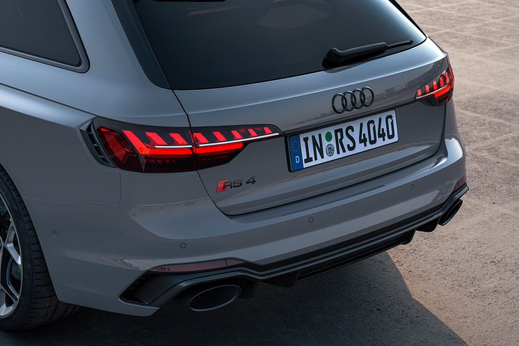 Audi RS 4 Avant med competition plus pakke (Nardogrå)