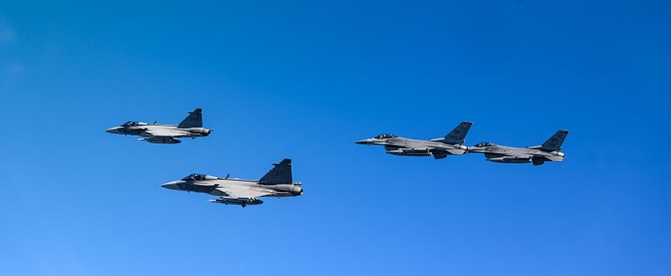 20210527 Gripen och F 16 över Luleå och Norrbotten jessun HÖG-10