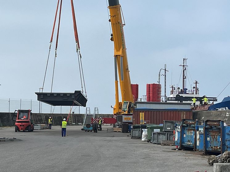 Rødby ferry berth 1: Unloading of new ramp