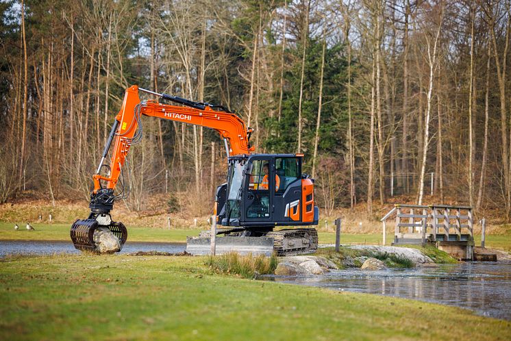 zx95us-7_medium-excavator_hitachi-construction-machinery_img015_high