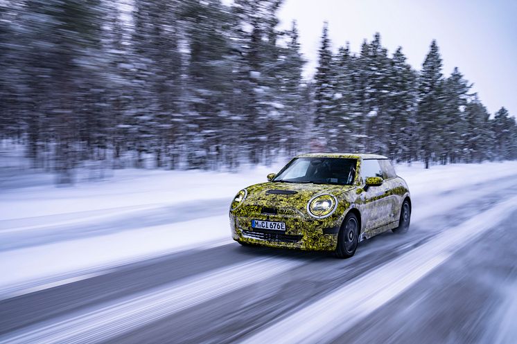 Neste generasjon elektriske MINI testes på nordisk is og snø