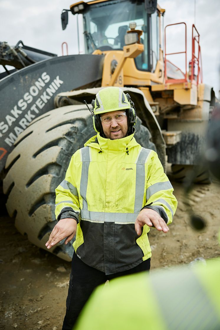 Andreas Isaksson och Volvo L350H hjullastare