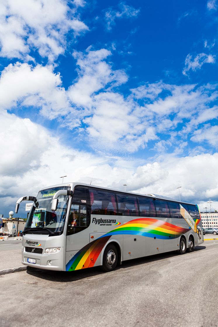 Flygbuss med blå himmel