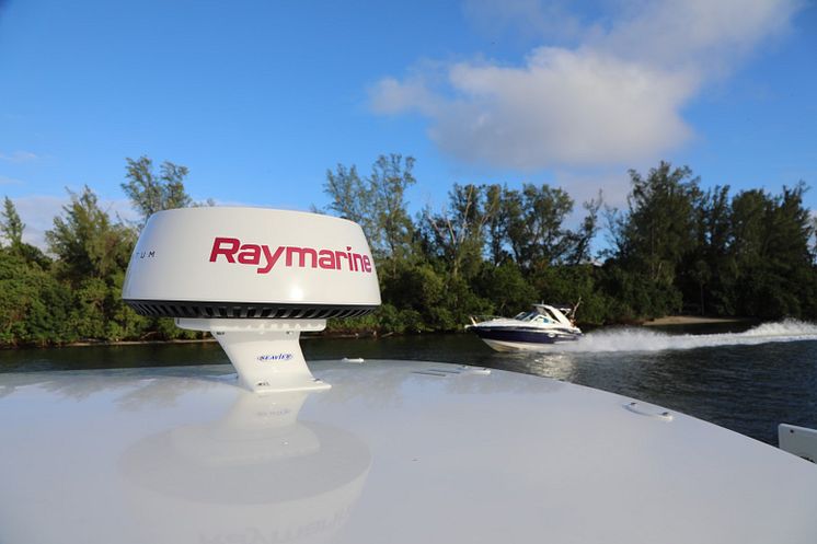 High res image - Raymarine - New logo on the water
