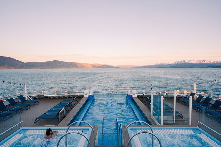 HX Hurtigruten Expeditions -Hot tubs and Infinity Pool on MS Fridtjof Nansen -Photo, Clara Tuma