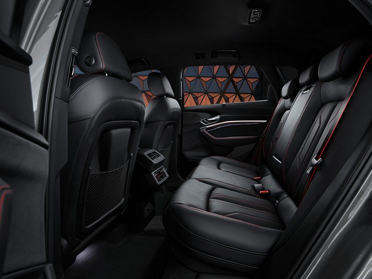 Audi Q8 e-tron (Chronosgrå) interiør