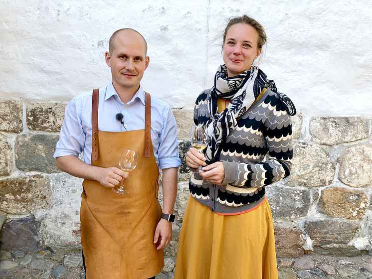 Peter Fagerland, gastronomisk chef på Dragsholms slott med Titti Qvarnström från projektet Pilot Dryck. Foto: Anna Lind Lewin.