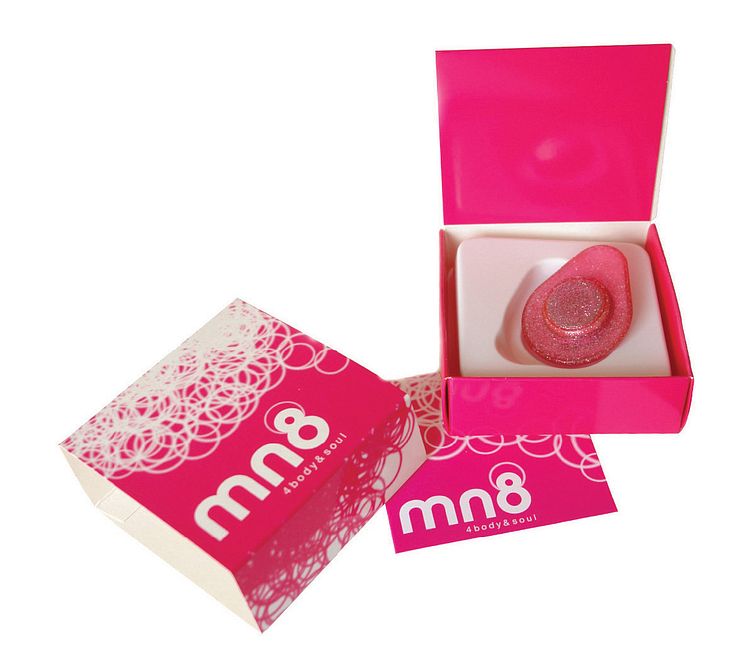 mn8 naturlig och säker lindring av menssmärtor och PMS-besvär presentförpackning 20150306
