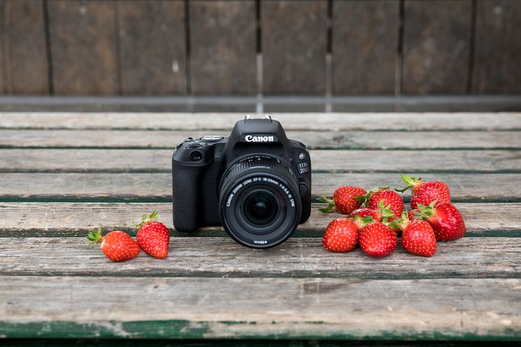 EOS 200D_AMBIENT_BLACK_1
