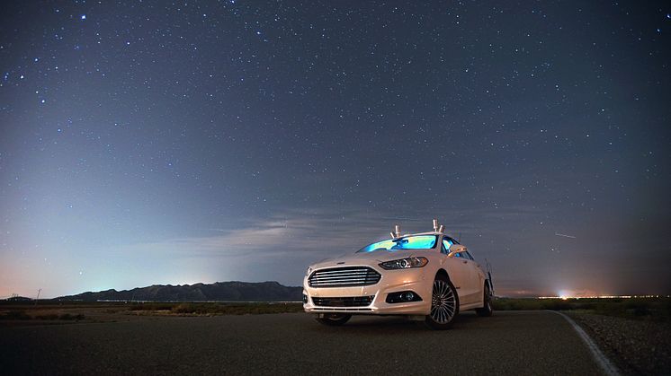 Nincs fény? Nem gond! LiDAR szenzor-technológiájával a Ford Fusion kísérleti önjáró autó a sötétben is lát