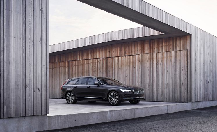 Volvo V90 Recharge T8 plug-in hybrid i Platinum Grey