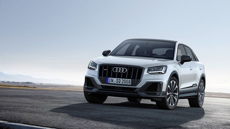 Audi SQ2 (gletscherhvid) statisk forfra uden baggrund