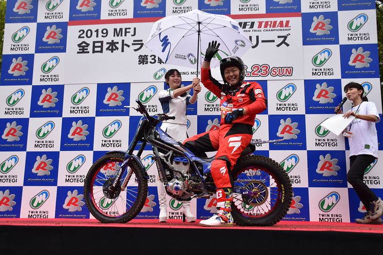 2019062408_005xx_JTR_Rd3_野崎選手_4000