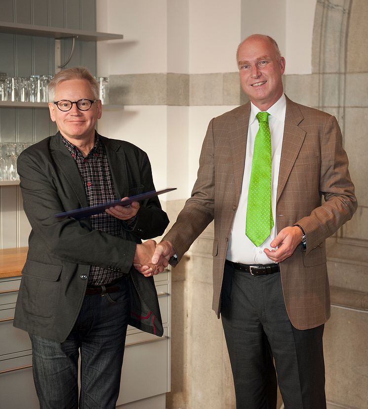Erik Holmstedt, Luleå, tilldelas KW Gullers stipendium. Foto: Peter Segemark, Nordiska museet