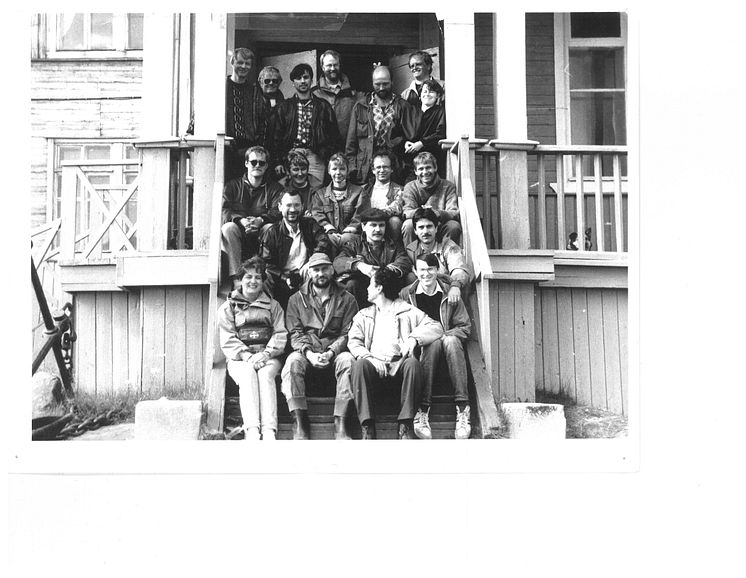 The expedition team before departure outside the Academy of Science building in the settlement Dalnie Zelentsy, Kola Coast. Photo: MMBI