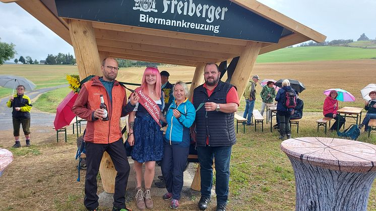 Einweihung Sitzgruppe Biermannkreuzung Neuhausen_Foto TVE_Birgit Knöbel.jpg