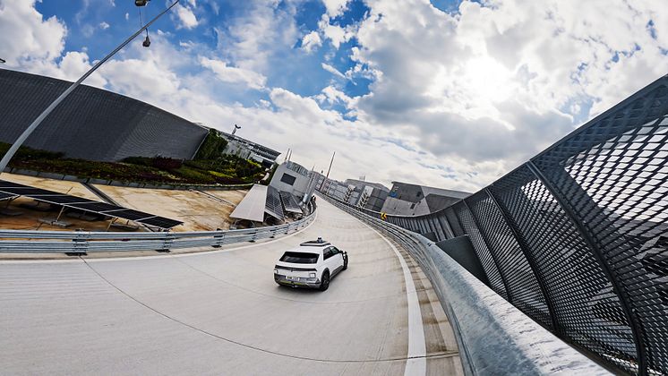 (Image 2) Motional IONIQ 5 Robotaxi driving on Skytrack, HMGICS