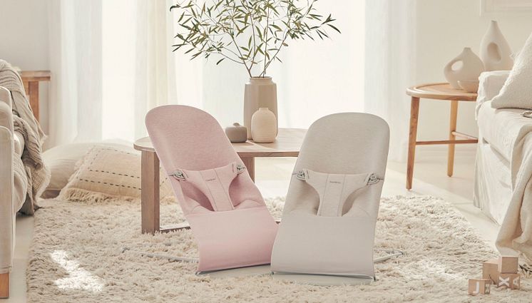 006177-bouncer-bliss-light-pink-006187-bouncer-bliss_light-beige-3d-jersey-lifestyle-babybjorn-01-large (1)