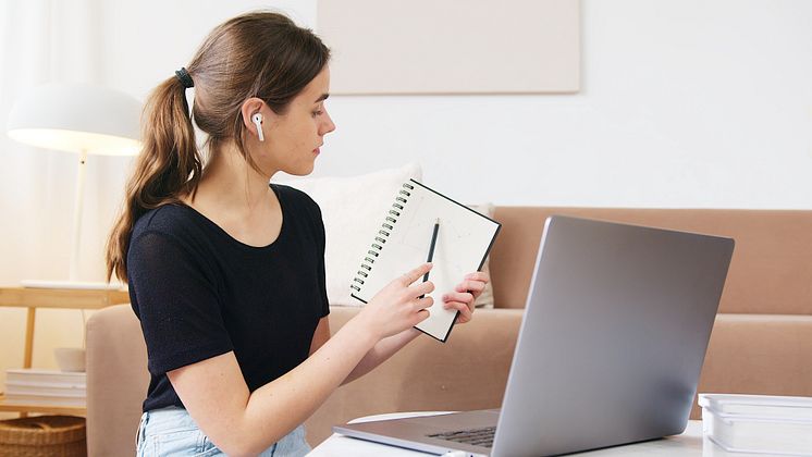 pexels-artem-podrez-4492189_www.pexels.comphotofocused-woman-using-laptop-while-attending-online-webinar-4492189.jpg