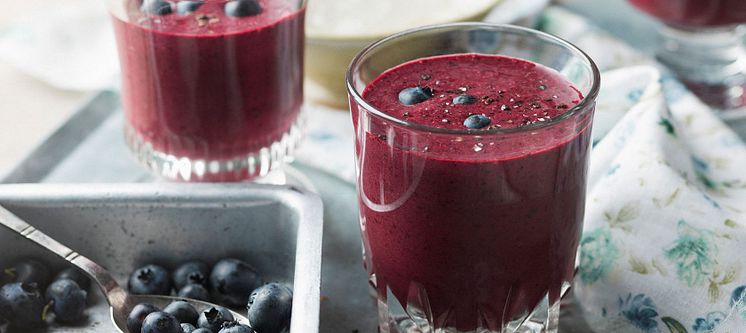 Blåbärssmoothie med mjölk och vaniljyoghurt