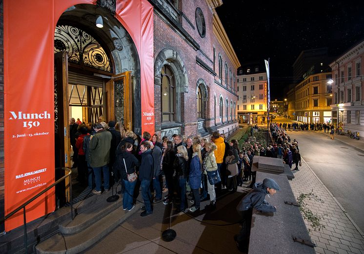 Munch 150. Kø under arrangementet "Natt med Munch" fredag 11. oktober 2013