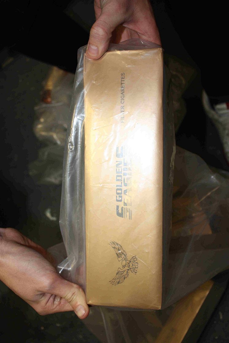 NW 03 14 smuggled cigarette Golden Seaglles brand 5