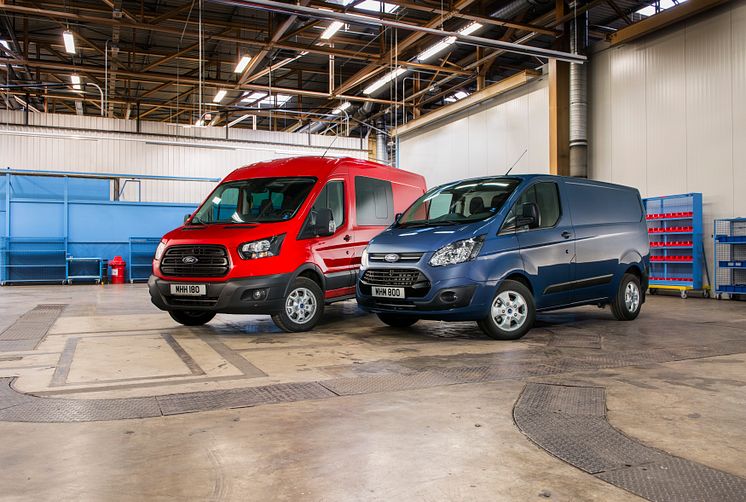 Ny Ford Transit og Transit Custom får mer ytelser og lavere kostnader med avansert ny Ford EcoBlue-motor