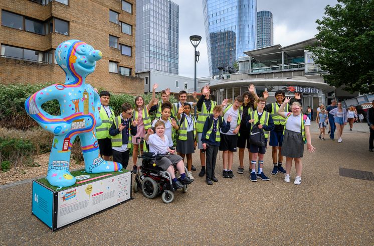 Woodlands Meed School pupils check out the Thameslink-commissioned Morph at Blackfriars station