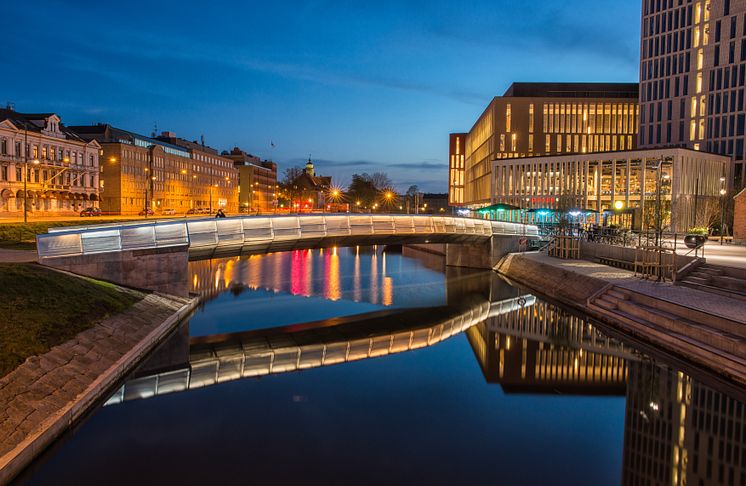 Spelande gångbro till Malmö Live