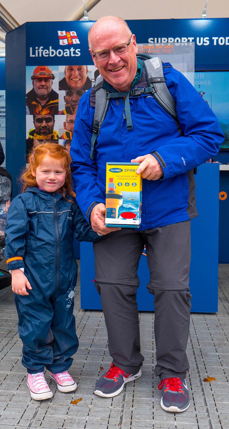 Hi-res image - Ocean Signal - A show visitor and his grand-daughter won the Ocean Signal rescueME EPIRB1 in the RNLI’s ‘Crack the Code Safe’ giveaway at Southampton Boat Show