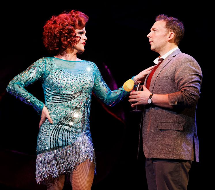 03 Det Ny Teater - Kinky Boots - Lola (Silas Holst) og Charlie Price (Lars Mølsted).jpg