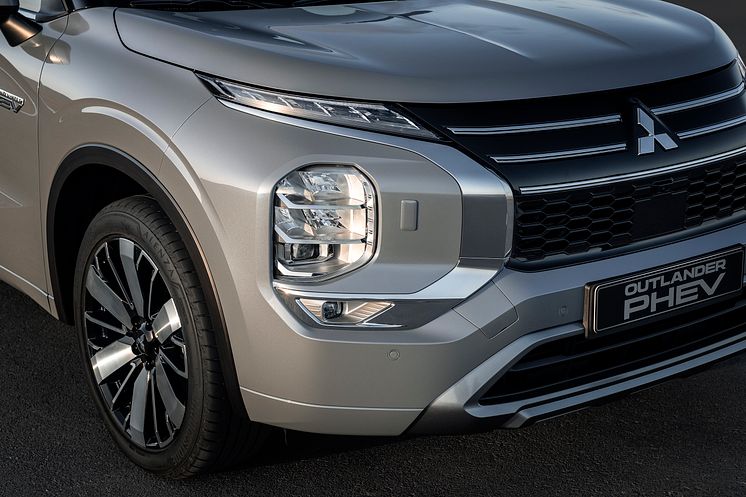 New Outlander PHEV_026L.jpg