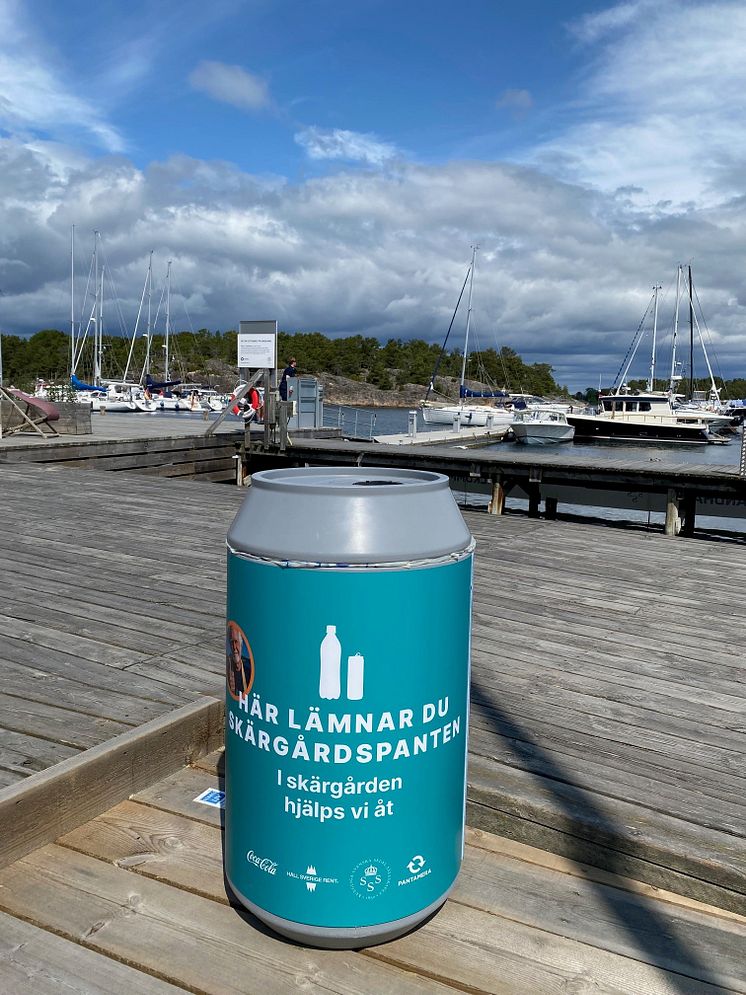 Pantkärl på en brygga