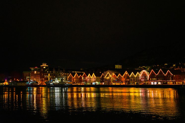 Bryggen by night - Christmas decorations, Bergen - Photo - Maverix Media - Visitnorway