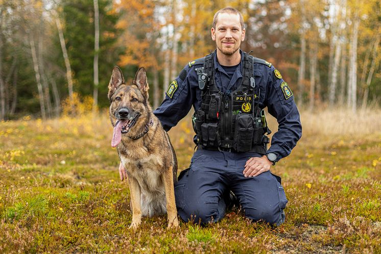 Årets polishund 2022 Försvarsmaktens Lundy med förare Jimmy Larsson. Foto: Per Sandberg