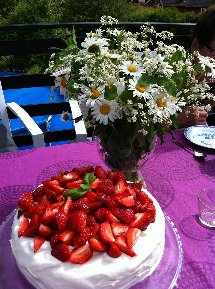 Midsummer_Cake_VisitDalarna