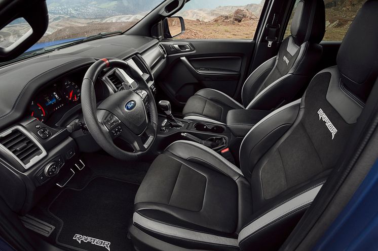 2018_FORD_RANGER_RAPTOR_WILDTRAK_Shot21_34FrontCabinInterior_04