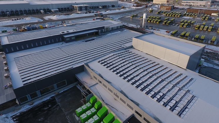 Moderne miljøteknologi på taket til Logistikksenter Trondheim.