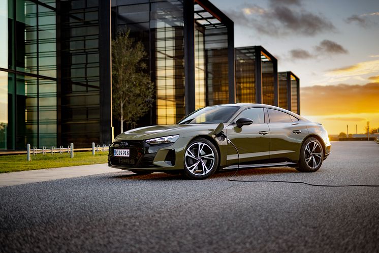 Audi e-tron GT quattro (Taktikgrøn metallak)