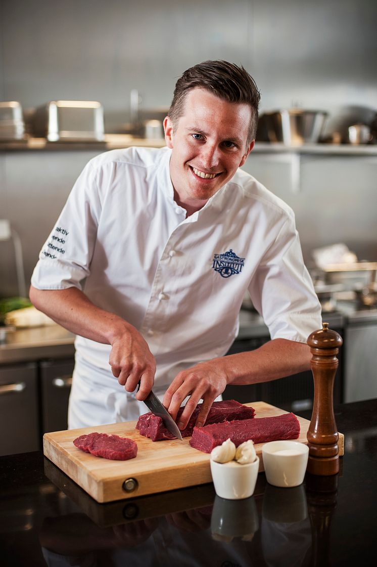 Kokk Tommy Raanti ved Gastronomisk Institutt