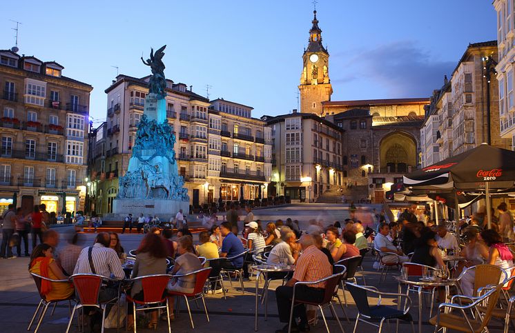 Vitoria, Virgen Blanca Square