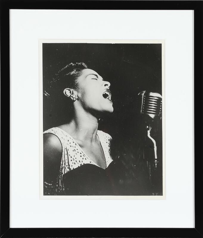 Originalt s:h pressefotografi af den amerikanske jazzsangerinde Billie Holiday. Vurdering- 3.000 kr.