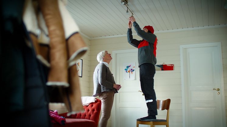 Posten og Telenor tester en ny tjeneste der postbud kan gi hjelp til personer som har behov for det. Illustrasjonsfoto: Petter Sørnæs