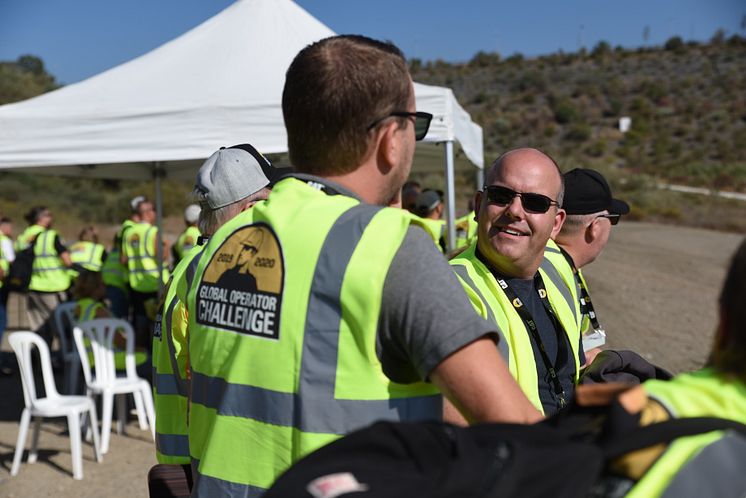 Caterpillar Operator Challenge 2019, europafinalen. Samtal vid tävling.