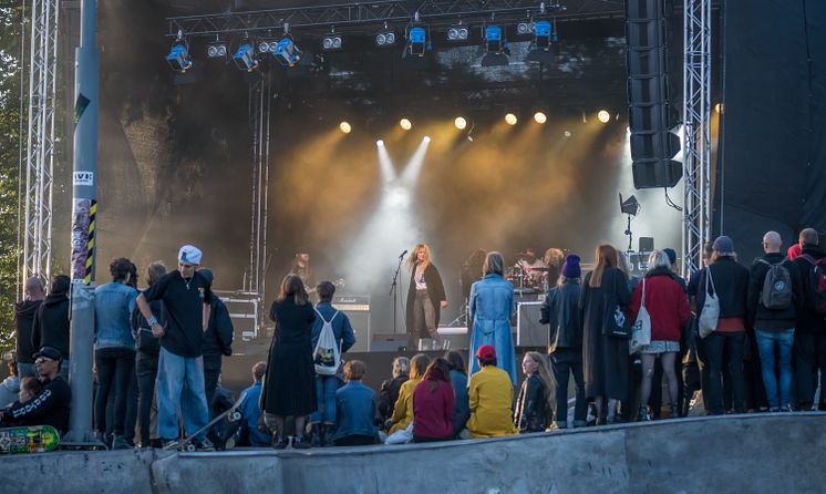 Vånna Inget spelar på Action i Parken