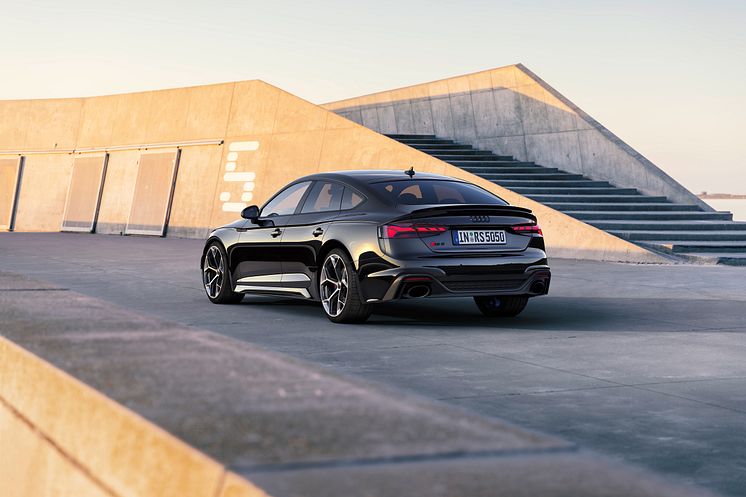 Audi RS 5 Sportback med competition plus pakke (Sebringsort krystaleffekt)