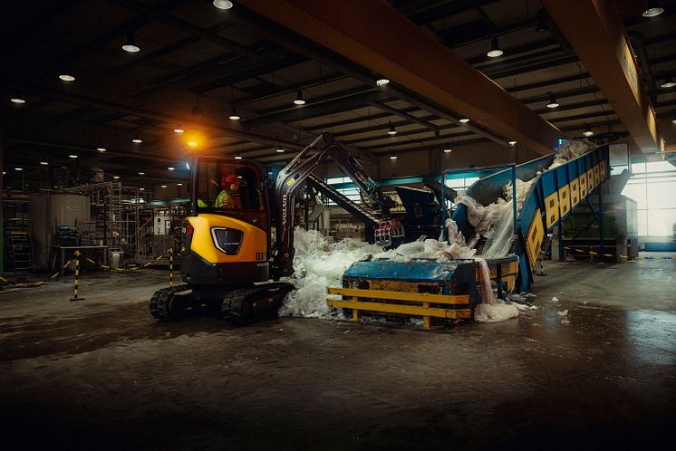 Volvo ECR25 Electric - rekordmaskinen hos Stena Recycling