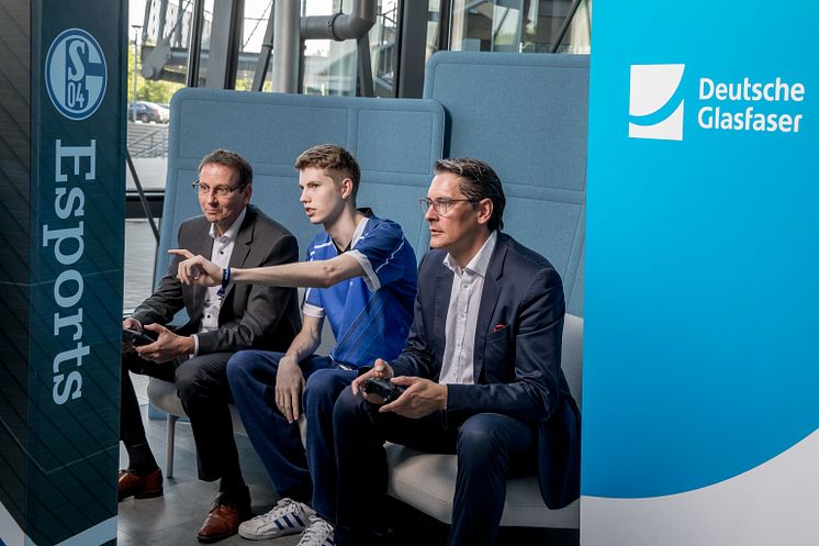 Deutsche Glasfaser ist Esports Partner von Schalke 04