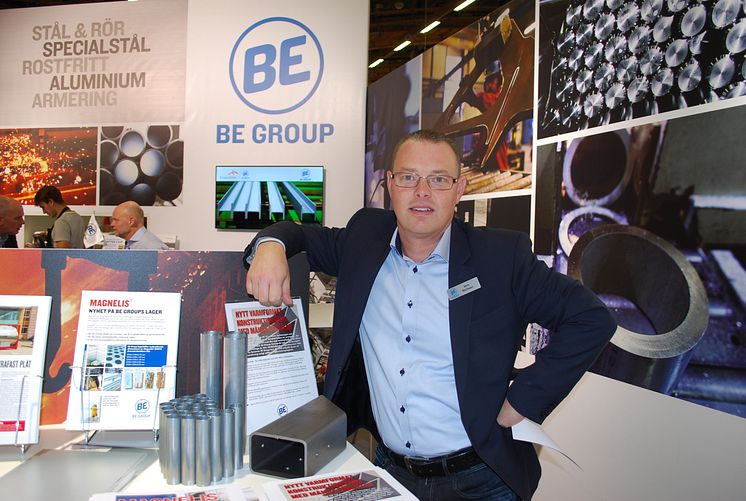 Jens Karlsson presenterar flera produktnyheter hos EB Group.